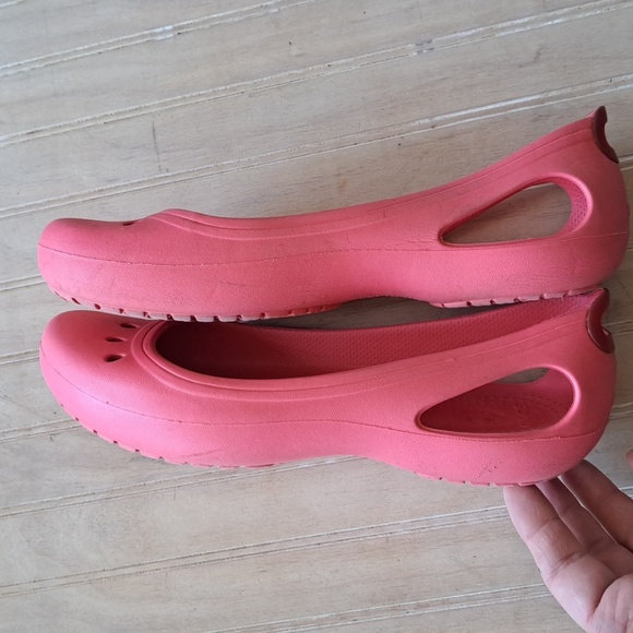 Crocs Pink Coral Lightweight Flexible Washable Feminine Ballet Slip On Flats - Picture 8 of 9
